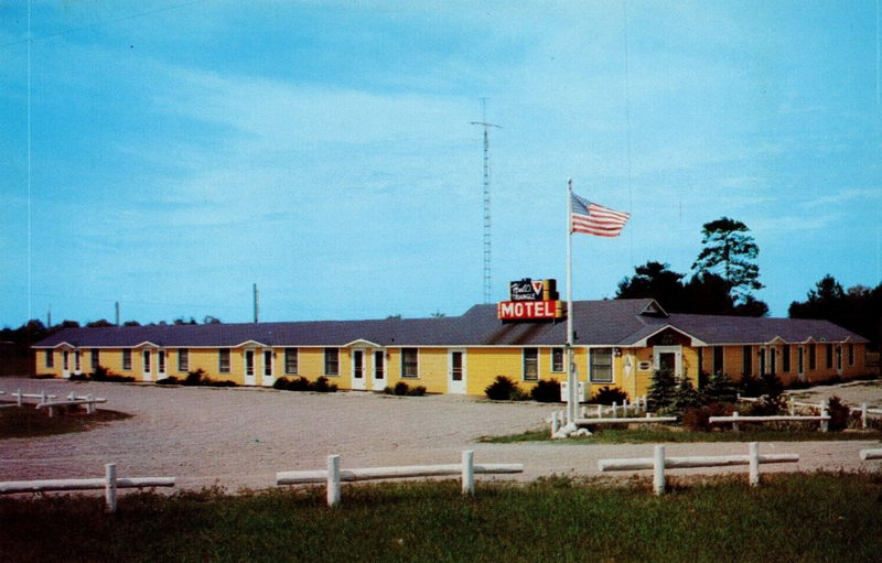 Bakers Triangle Motel (Casons Triangle Motel, Hulls Triangle Motel) - Hulls Triangle Postcard (newer photo)